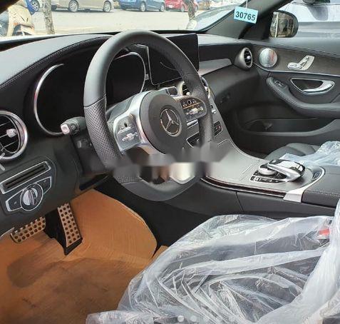 Bán ô tô Mercedes C300 đời 2019, màu trắng0