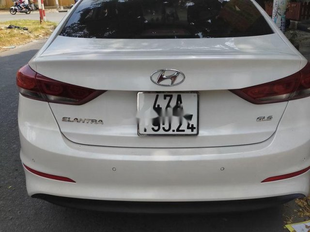 Bán Hyundai Elantra đời 2017, màu trắng, nhập khẩu nguyên chiếc