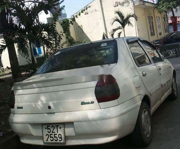 Cần bán gấp Fiat Siena đời 2001, màu trắng giá cạnh tranh