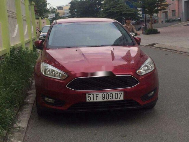 Cần bán xe Ford Focus sản xuất năm 2016, màu đỏ