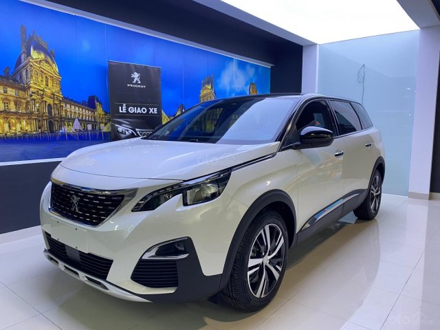 Bán ô tô Peugeot 5008 màu trắng đời 2020, phiên bản tiêu chuẩn mới