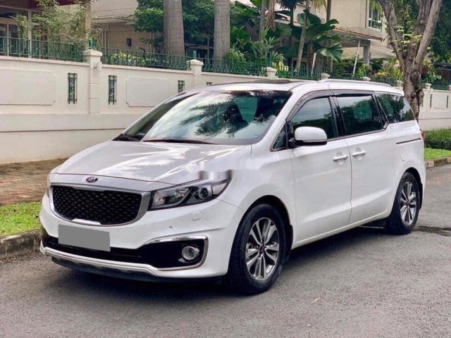 Cần bán gấp Kia Sedona 3.3GATH sản xuất năm 2016, màu trắng số tự động