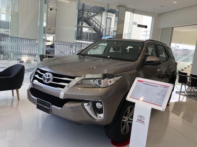 Cần bán xe Toyota Fortuner sản xuất 2020, xe đang giảm giá0