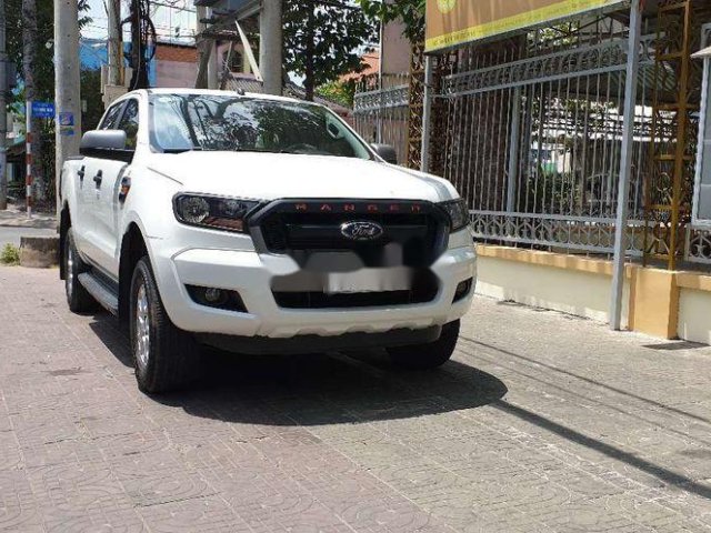 Cần bán xe Ford Ranger XLS MT 4x2 năm 2018, màu trắng, nhập khẩu nguyên chiếc