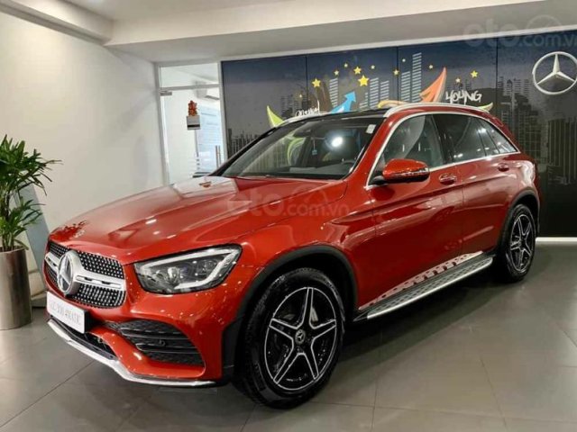 Mercedes-Benz GLC 300 4MATIC, full option - Xe giao ngay - Vay bank 80%