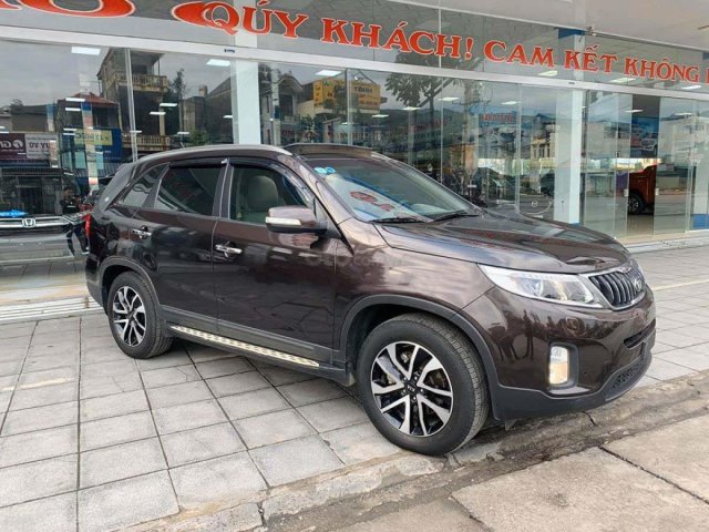 Cần bán lại xe Kia Sorento sản xuất năm 2018, màu nâu0