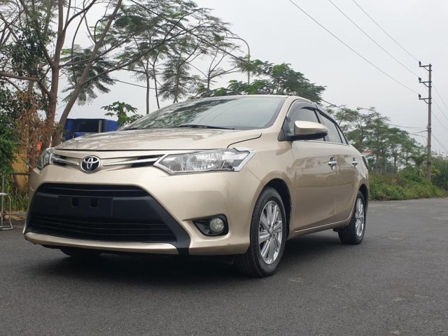 Cần bán gấp chiếc xe Toyota Vios đời 2017, màu kem (be) còn mới, giá rẻ