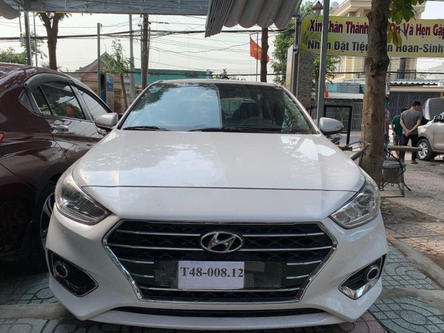 Cần bán Hyundai Accent năm sản xuất 2018, màu trắng, 485tr