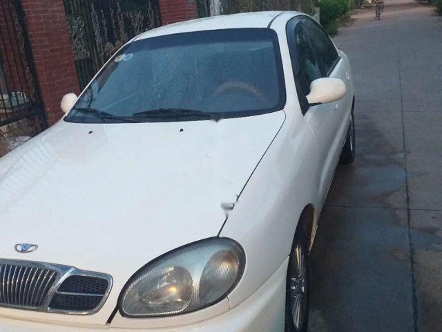 Cần bán gấp Daewoo Lanos sản xuất 2005, màu trắng0