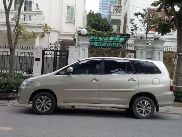 Bán ô tô Toyota Innova E sản xuất 2014 xe gia đình, giá tốt