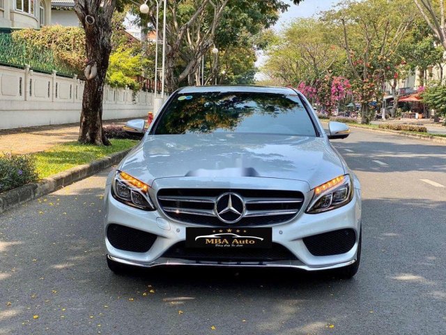 Cần bán lại xe Mercedes C300 AMG sản xuất năm 2018, màu bạc