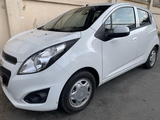 Cần bán xe Chevrolet Spark 2017, màu trắng, giá chỉ 260 triệu