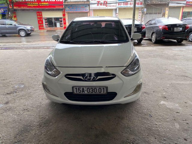 Bán Hyundai Accent đời 2011, màu trắng, nhập khẩu nguyên chiếc xe gia đình, 345tr