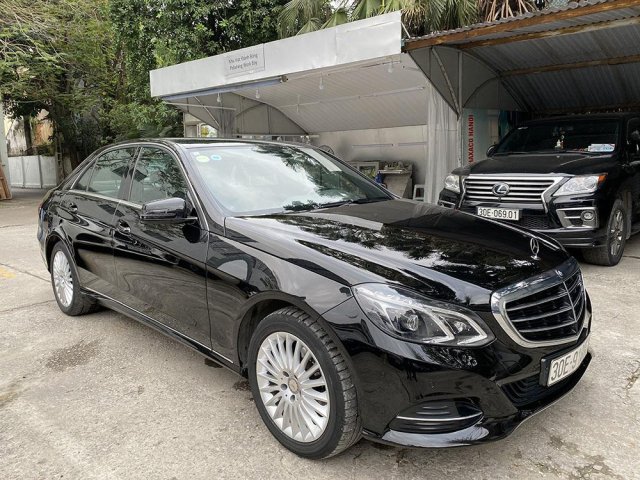 Chính chủ gửi bán xe Mercedes E200 đăng ký 2016 màu đen, xe bảo dưỡng định kì chính hãng, chất lượng xe cực đẹp