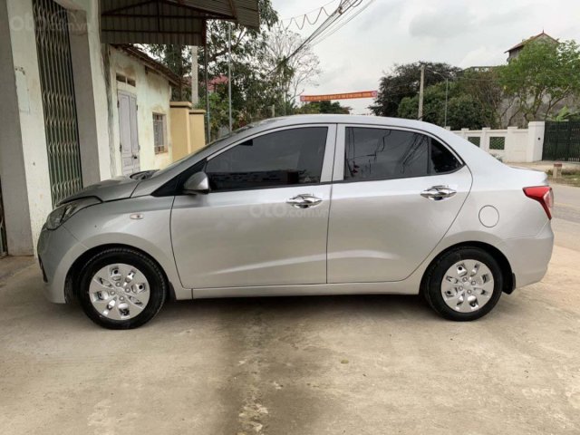 Cần bán Hyundai Grand i10 1.2 MT Base đời 2017, màu bạc, nhập khẩu, giá chỉ 285 triệu