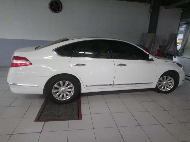 Bán xe Nissan Teana 2.0 năm 2011, màu trắng, nhập khẩu tại Nhật