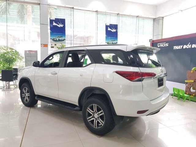 Bán Toyota Fortuner năm sản xuất 2020, màu trắng0