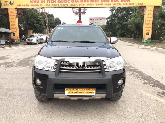 Cần bán gấp Toyota Fortuner 2.7V 4x4AT năm sản xuất 2010, màu đen còn mới