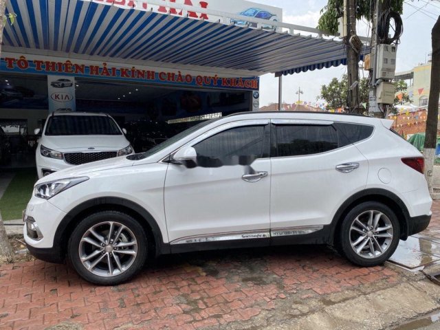 Bán Hyundai Santa Fe 4WD năm 2018, màu trắng giá cạnh tranh0