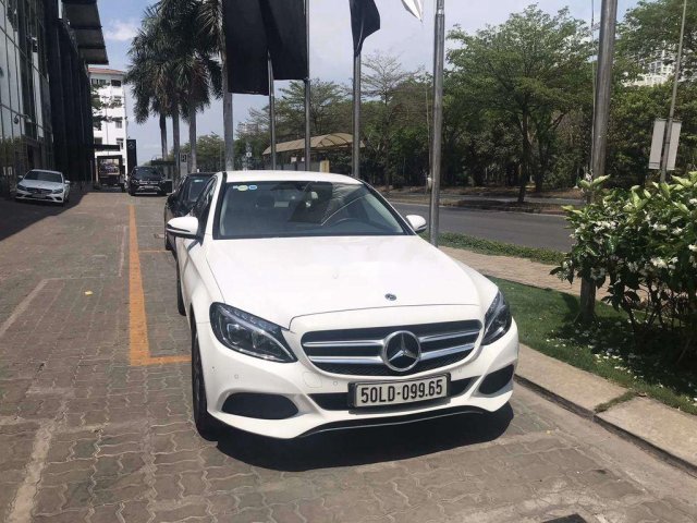 Bán Mercedes C200 năm sản xuất 2017, màu trắng0