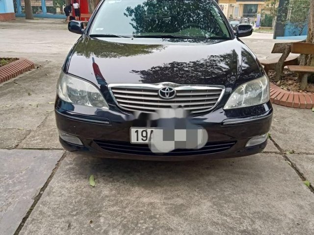 Cần bán Toyota Camry năm 2002, màu đen0