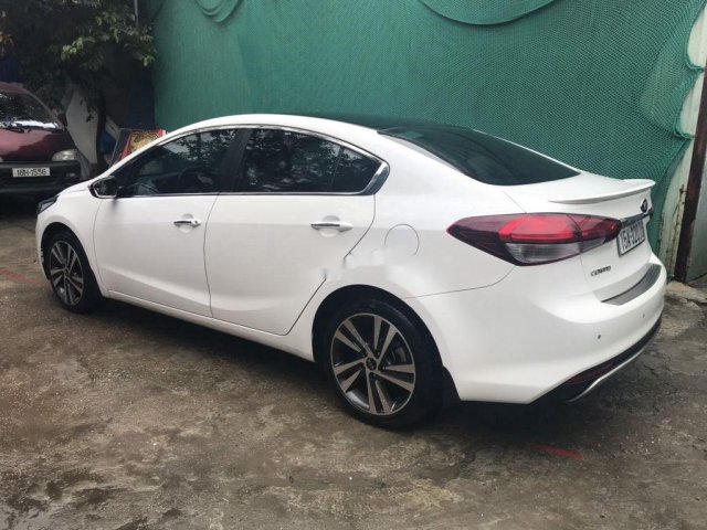 Bán Kia Cerato AT năm sản xuất 2017, màu trắng, 575tr0