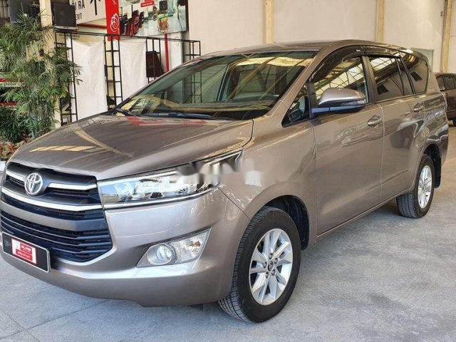 Bán xe Toyota Innova đời 2019, màu xám, số sàn