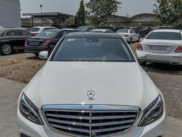 Chính hãng Mercedes C250 Exclusive 2018, như mới chỉ đóng thuế 2% là lăn bánh0