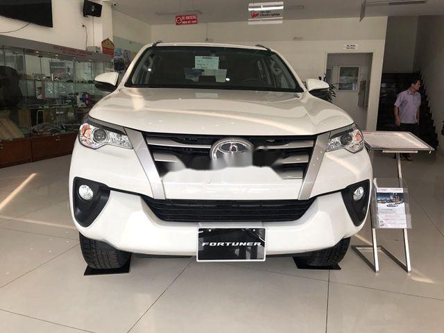 Bán Toyota Fortuner năm sản xuất 2020, màu trắng0