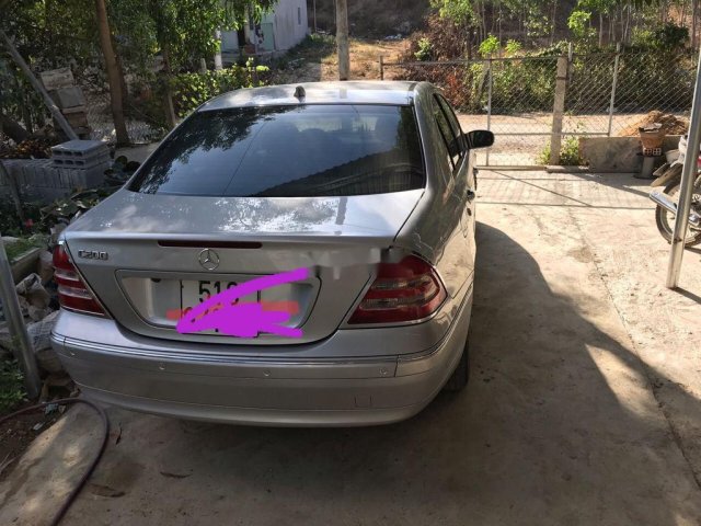 Bán xe Mercedes C180 sản xuất năm 2004, màu bạc0