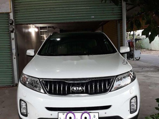 Cần bán Kia Sorento AT năm sản xuất 2018, màu trắng số tự động0