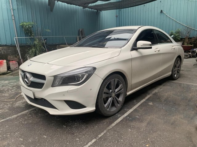 Xe chính chủ bán Mercedes CLA 200 màu trắng 2016 nhập khẩu nguyên chiếc, thể thao đầy phong cách0