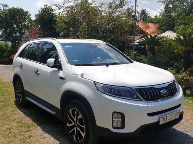 Bán Kia Sorento sản xuất 2019, màu trắng, giá 750tr0