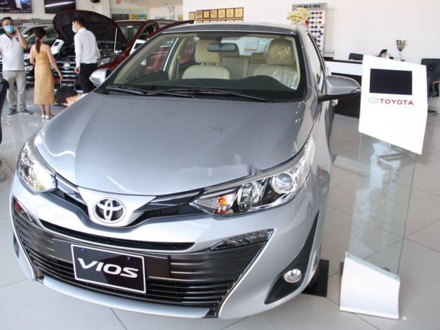 Bán ô tô Toyota Vios năm 2020, màu bạc, giá tốt