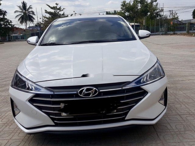 Bán xe Hyundai Elantra năm sản xuất 2020, màu trắng, 550tr0