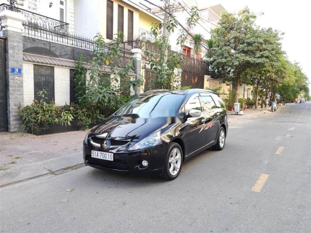 Cần bán lại xe Mitsubishi Grandis đời 2009, màu đen