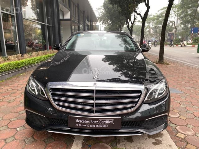 Bán Mercedes Benz E200 lướt sản xuất 2019 màu đen0