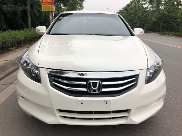 Bán xe ô tô Honda Accord sản xuất năm 2011, màu trắng còn rất mới