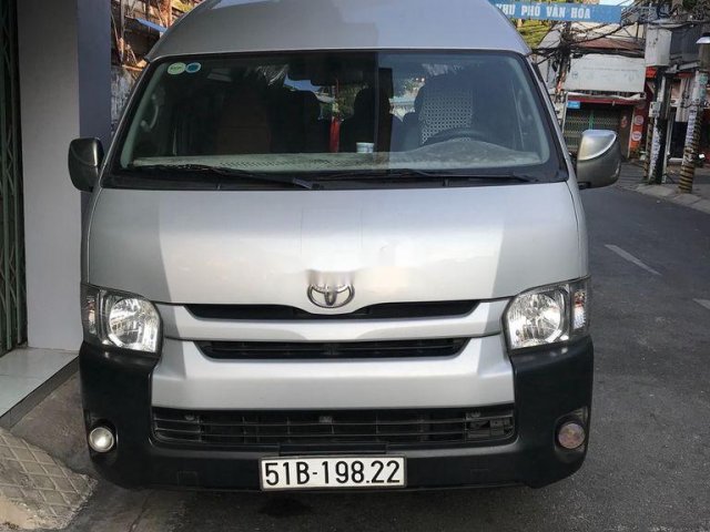 Cần bán xe Toyota Hiace năm sản xuất 2016, màu bạc, giá tốt