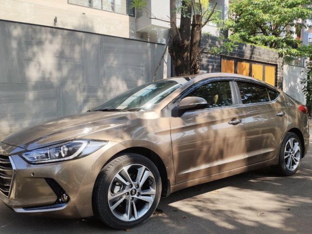 Bán ô tô cũ Hyundai Elantra năm 2018, màu nâu