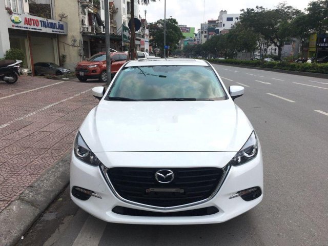 Cần bán gấp Mazda 3 đời 2017, màu trắng như mới