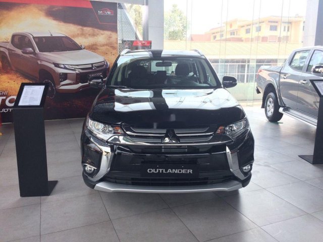 Cần bán Mitsubishi Outlander sản xuất 2019, màu đen0