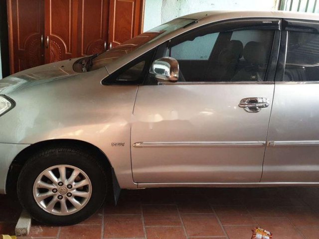 Cần bán xe Toyota Innova năm sản xuất 2010 chính chủ, giá rất tốt