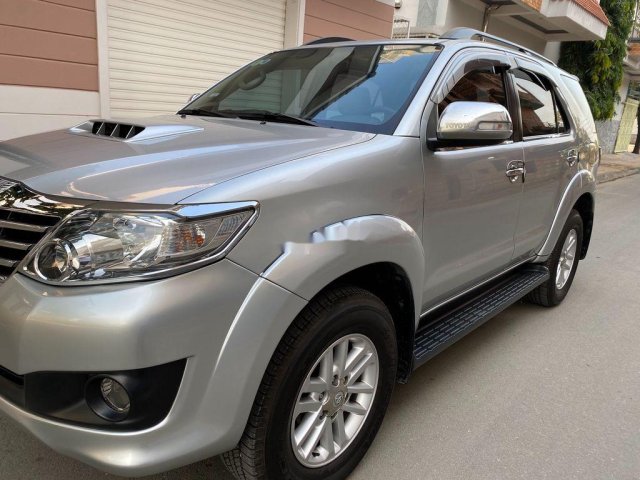 Cần bán xe Toyota Fortuner sản xuất 2014, màu bạc chính chủ, 709 triệu