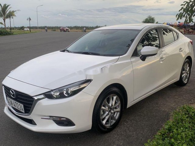 Bán Mazda 3 sản xuất năm 2019, màu trắng xe gia đình0