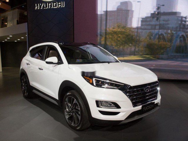 Cần bán xe Hyundai Tucson năm sản xuất 2019, màu trắng giá cạnh tranh