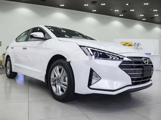 Bán xe Hyundai Elantra 2020, màu trắng