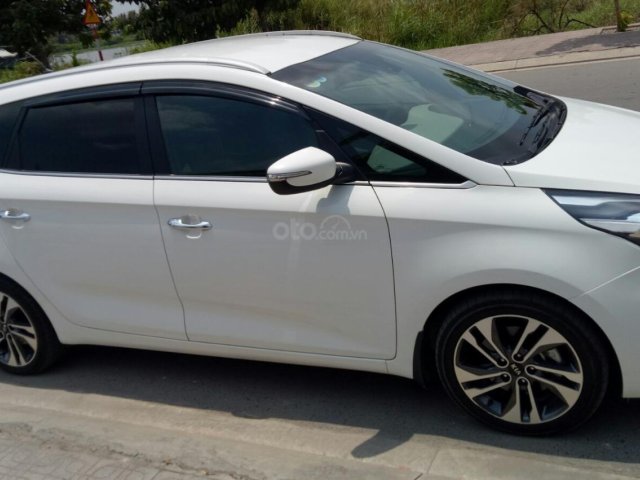 Cần bán Kia Rondo năm 2018, màu trắng còn mới, giá tốt0