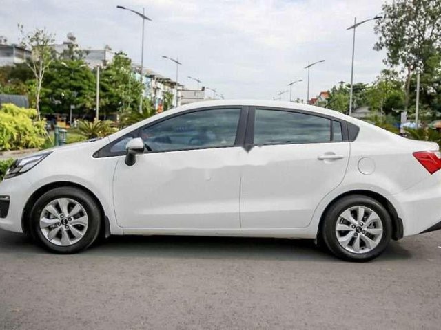 Cần bán lại xe Kia Rio đời 2015, màu trắng, nhập khẩu  