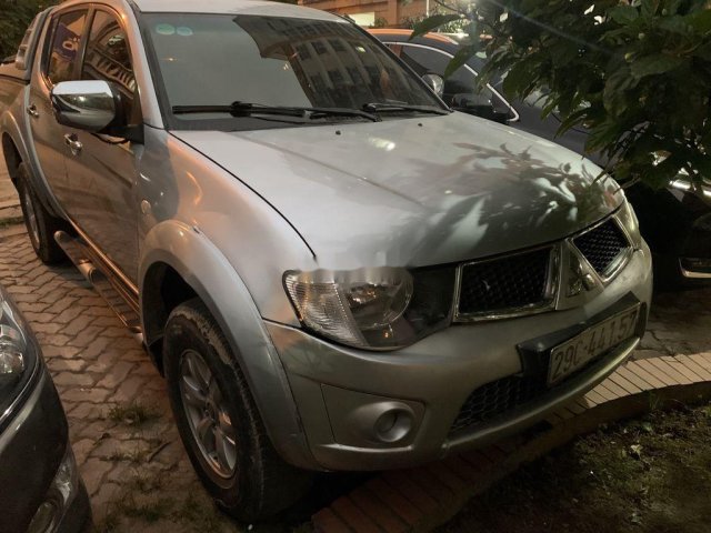 Xe Mitsubishi Triton 4x4 AT năm 2011, màu bạc, nhập khẩu Thái Lan chính chủ giá cạnh tranh0